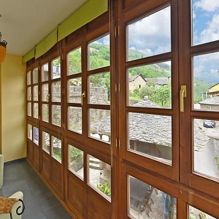 Puente Del Narcea Apartment Cangas De Narcea Bagian luar foto